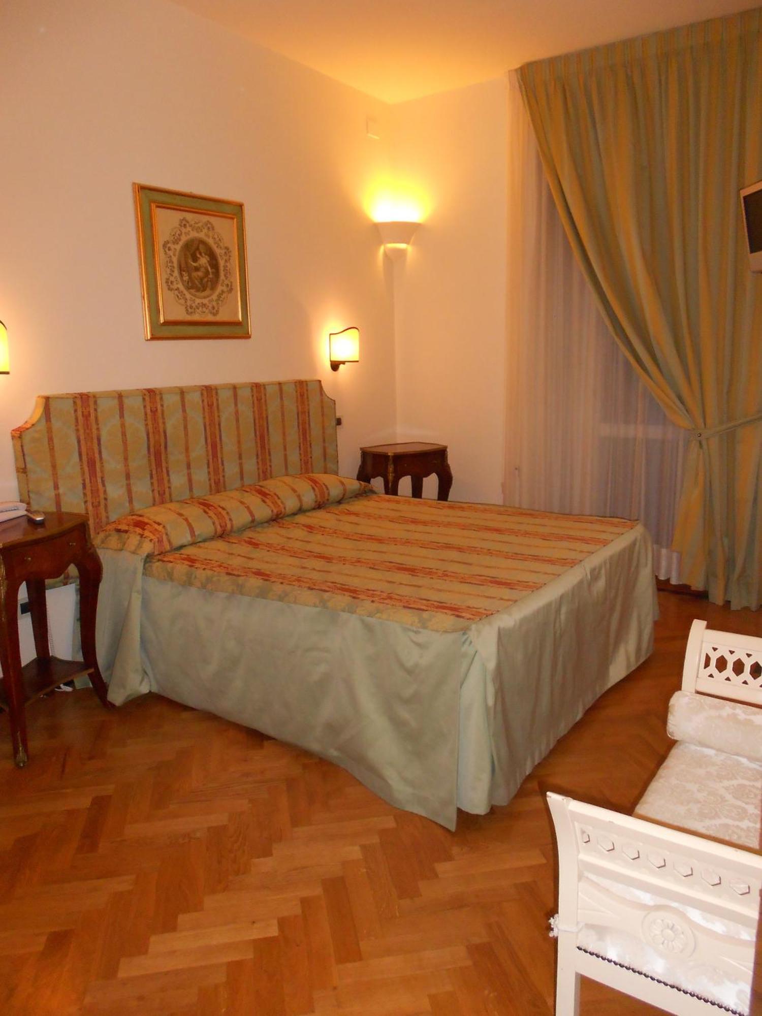 Al Teatro Hotel Livorno